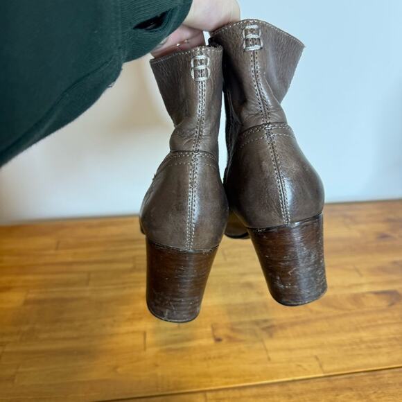 Frye Stella Zip Short Heeled Boots Taupe Brown Leather Size 8.5 - Picture 4 of 7
